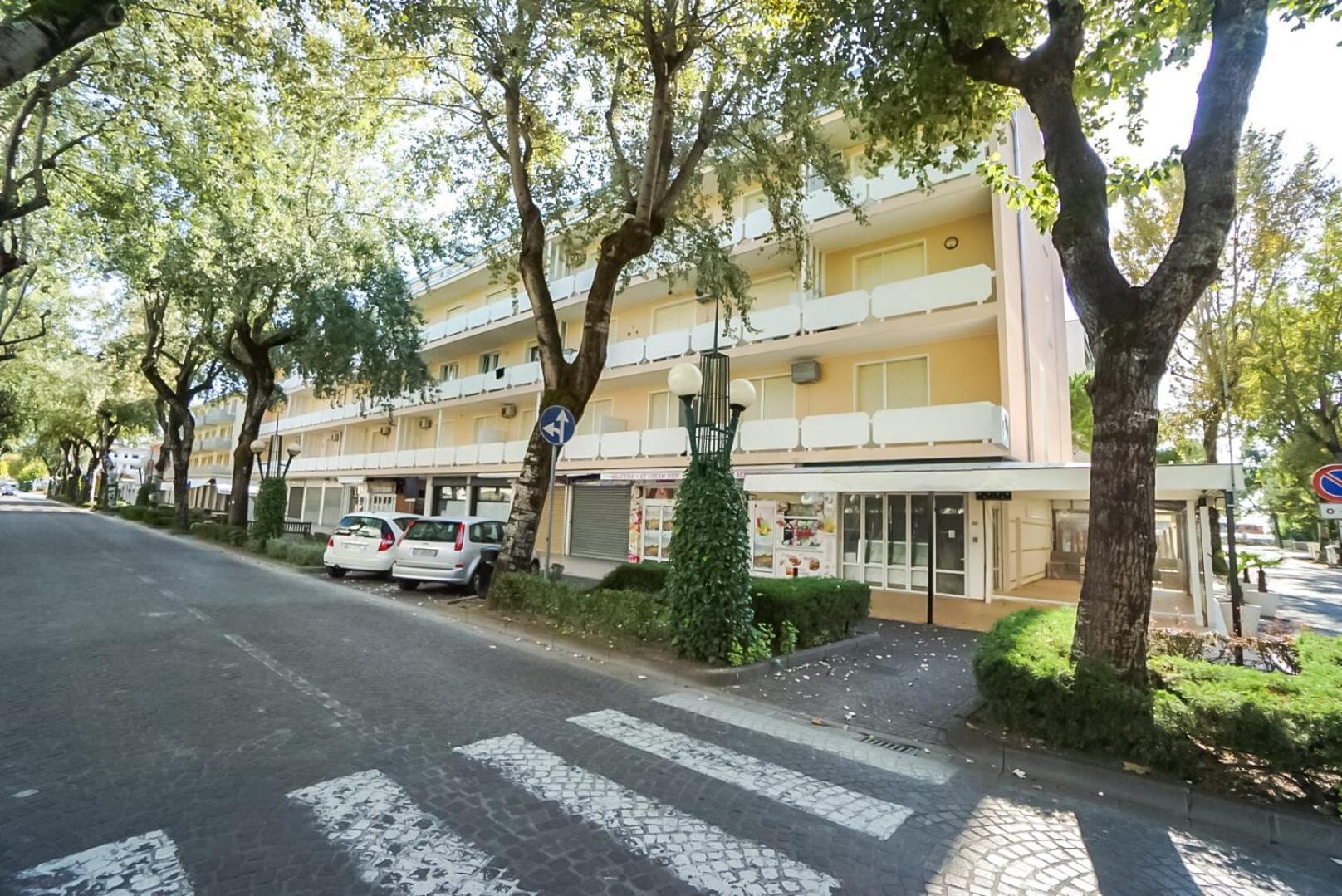 Condominio Bussola Bibione Exterior foto